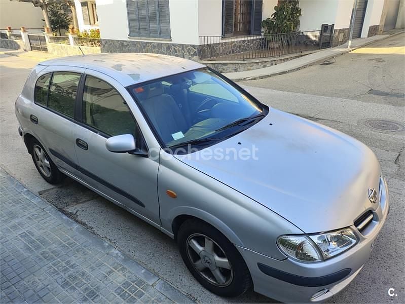 Usado Nissan Almera Comfort 110 HP (80 kW) 2001 Cinzento Sedan