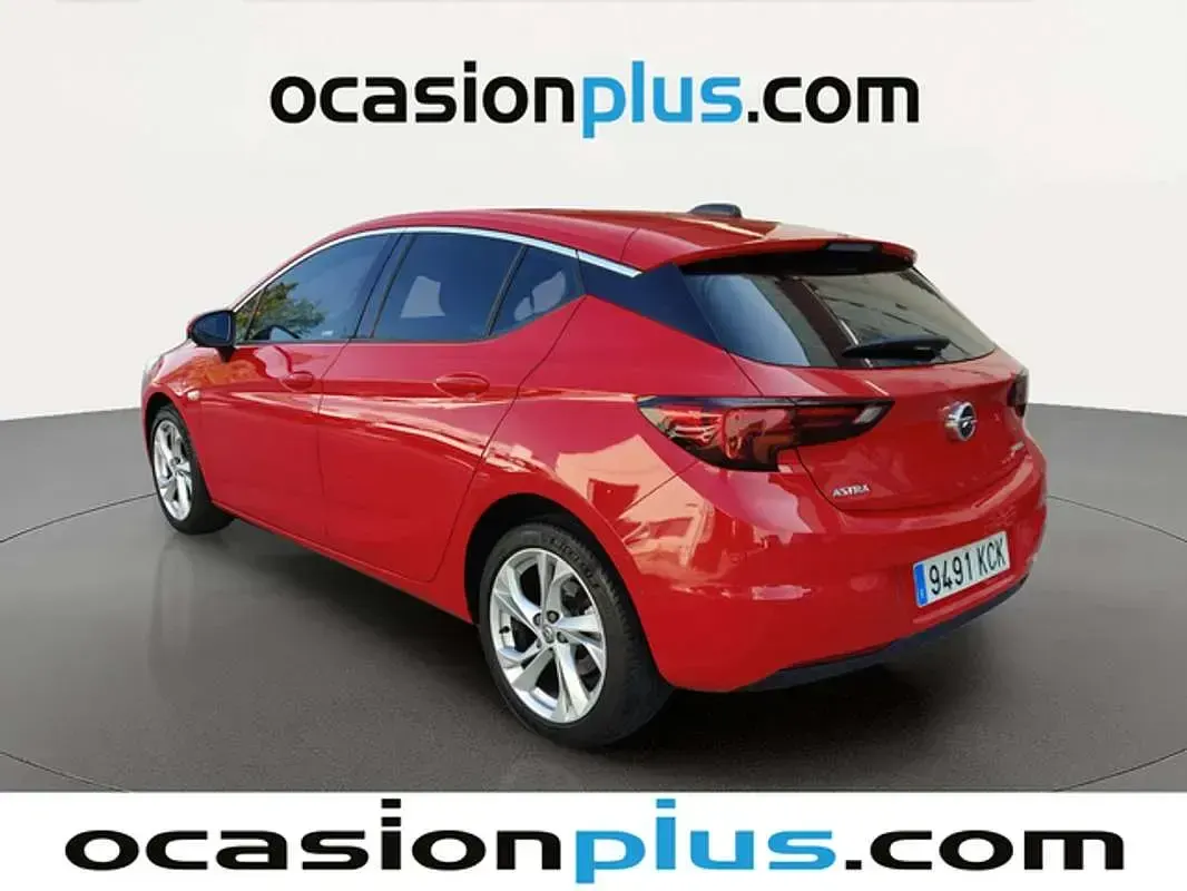 Usado Opel Astra Selective 125 CV (91 kW) 2017 Rojo Utilitario