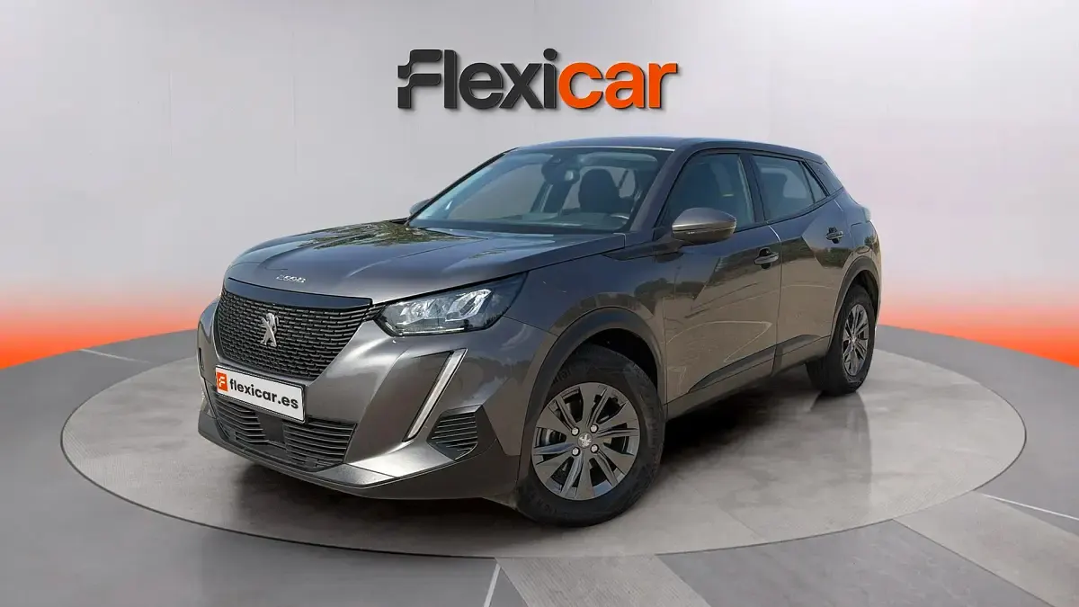 Usado Peugeot 2008 Active 110 CV (80 kW) 2021 Gris SUV