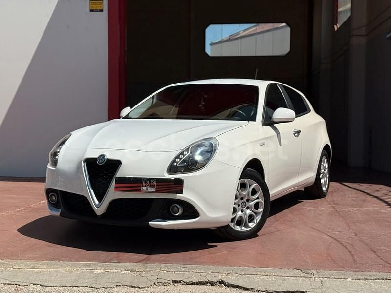 Usado Alfa Romeo Giulietta Super 120 CV (88 kW) 2018 Blanco Berlina