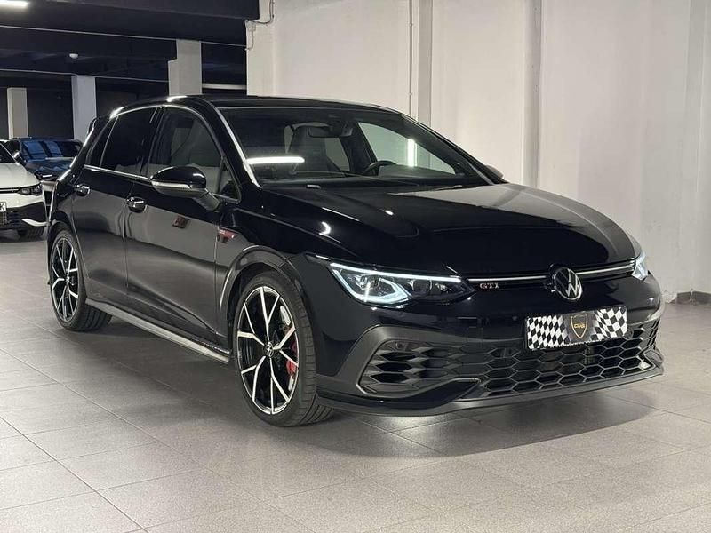 Usado VW Golf VIII GTI 300 CV (220 kW) 2023 Negro Utilitario