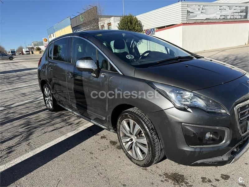 Usado Peugeot 3008 Active 120 CV (88 kW) 2014 Gris / plata Familiar