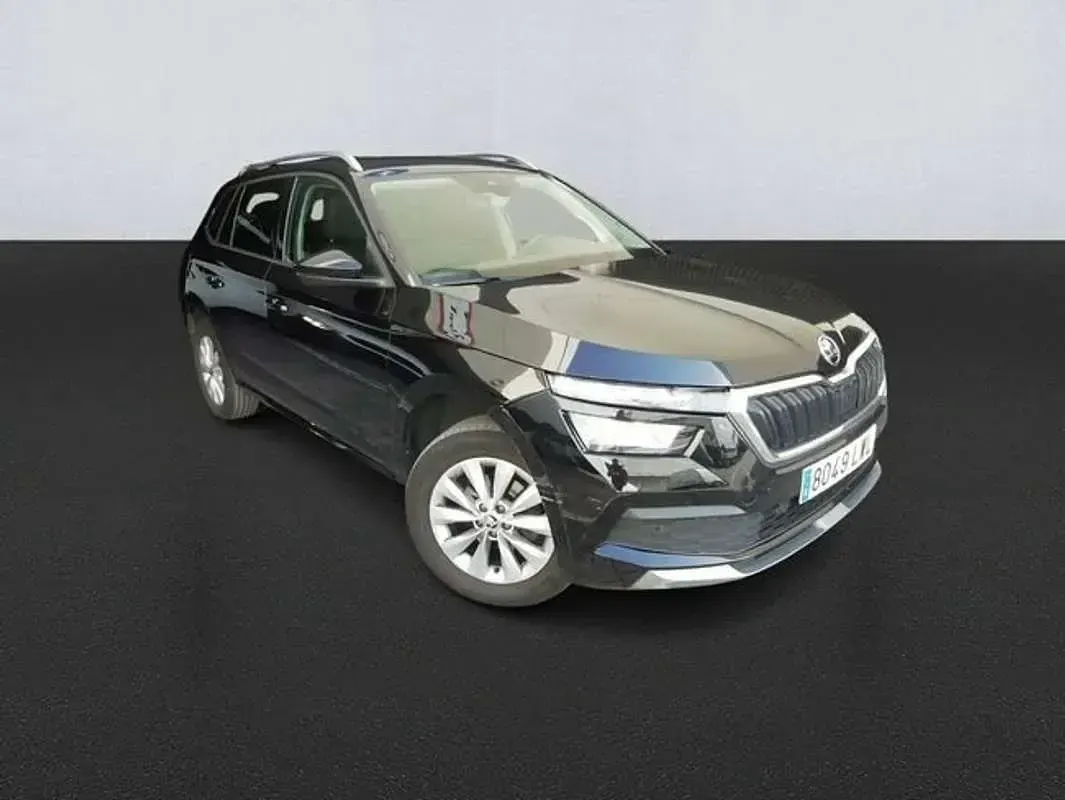 Usado Skoda Kamiq 95 CV (69 kW) 2022 Negro SUV
