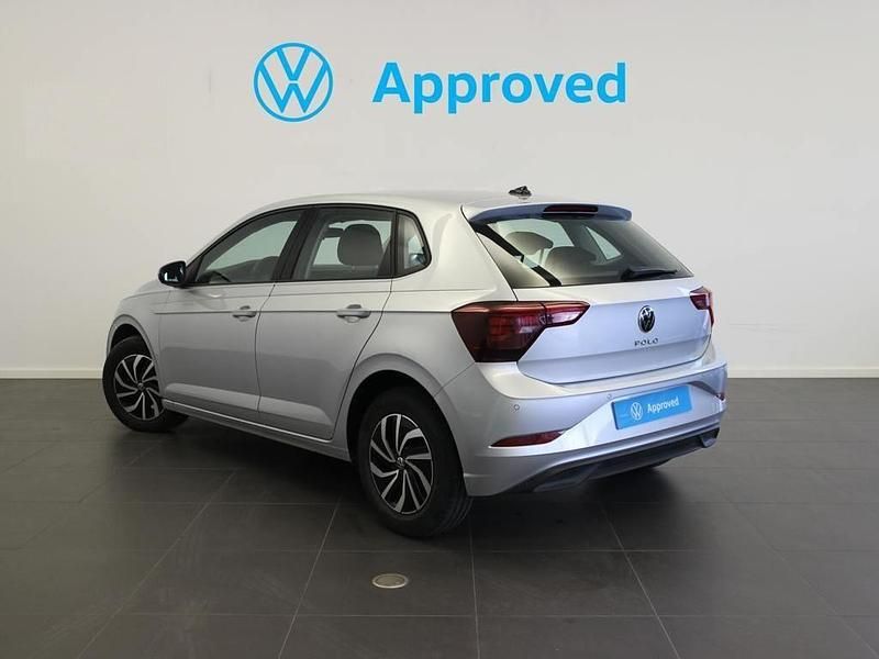 Usado VW Polo Life 95 CV (69 kW) 2024 Gris / plata Berlina