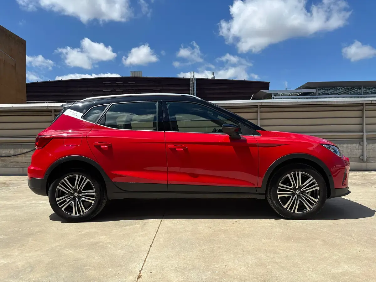Usado Seat Arona FR 115 CV (84 kW) 2025 Rojo SUV
