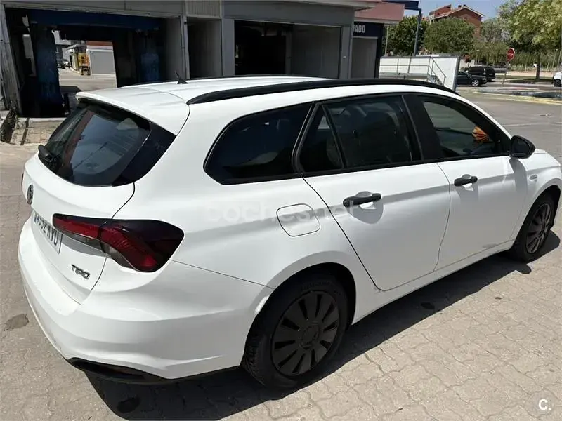 Usado Fiat Tipo 120 CV (88 kW) 2019 Blanco Familiar