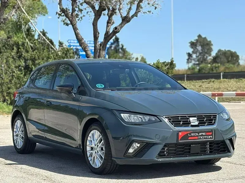 Usado Seat Ibiza FR 110 CV (80 kW) 2024 Verde Utilitario