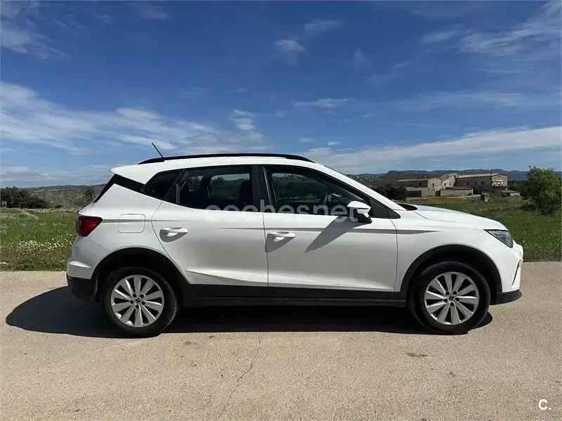 Usado Seat Arona Style 110 CV (80 kW) 2021 Blanco SUV