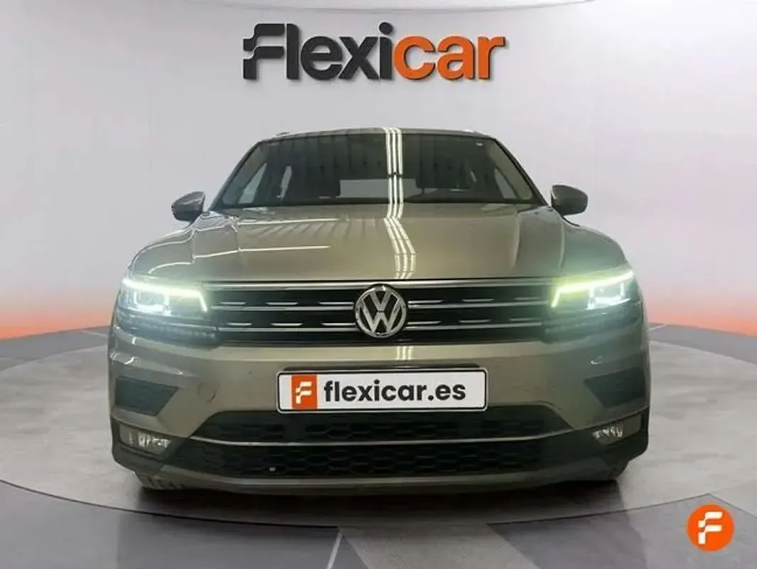 Usado VW Tiguan Sportline 150 CV (110 kW) 2020 Gris SUV