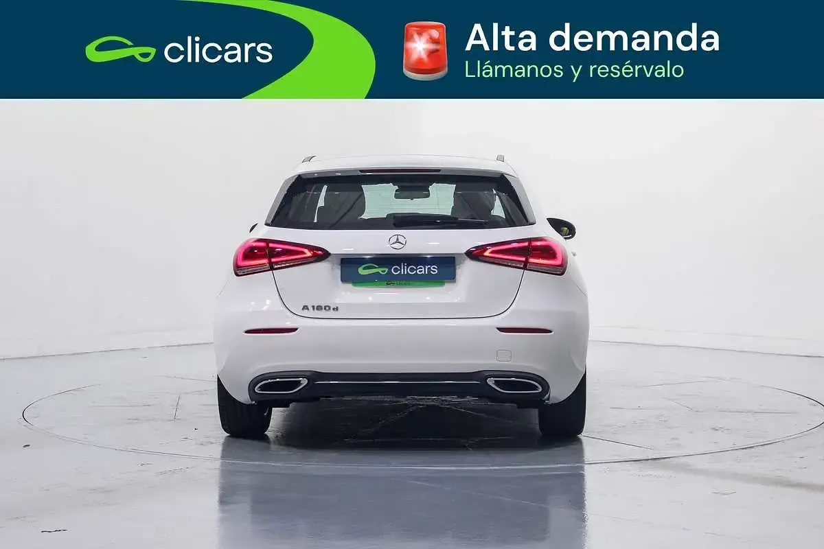 Usado Mercedes A180 116 CV (85 kW) 2021 Blanco Utilitario