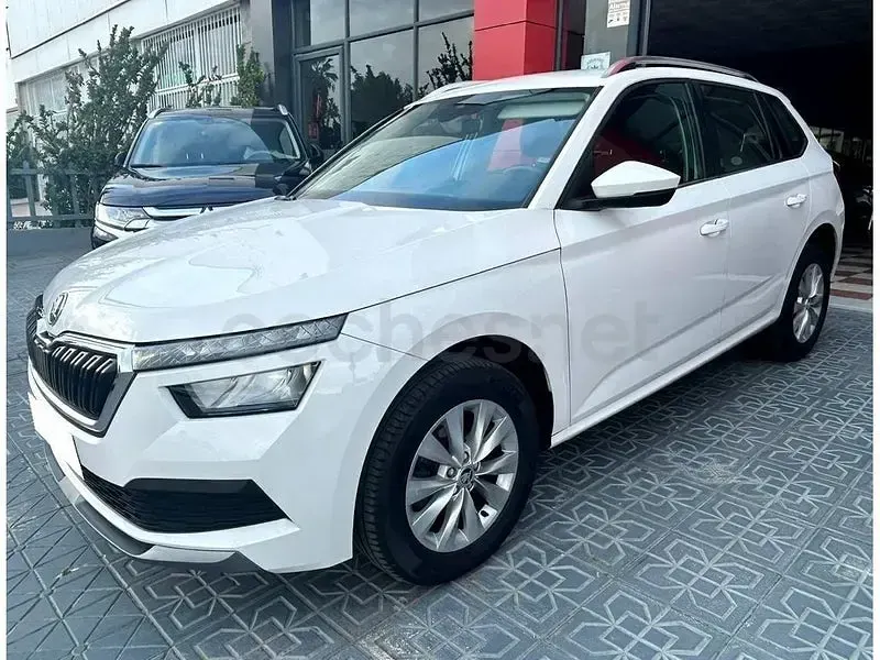 Usado Skoda Kamiq Ambition 110 CV (80 kW) 2021 Blanco SUV
