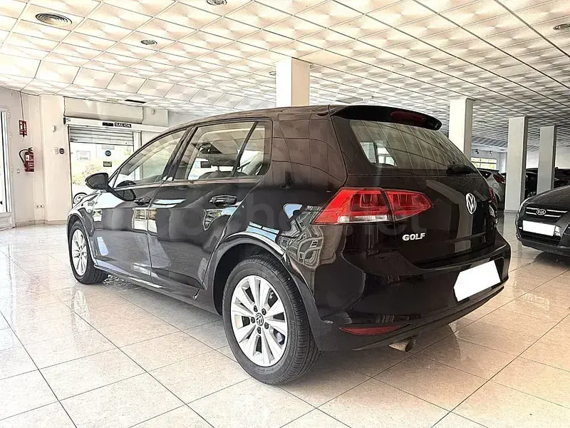 Usado VW Golf VII Advance 105 CV (77 kW) 2014 Negro Berlina