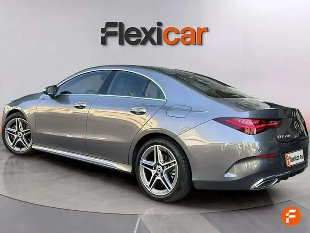 Usado Mercedes CLA200 163 CV (119 kW) 2024 Gris Coupe