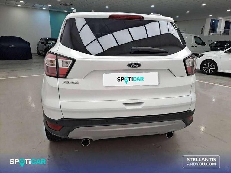 Usado Ford Kuga Trend+ 150 CV (110 kW) 2019 Blanco SUV
