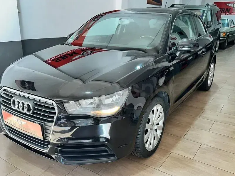 Usado Audi A1 Attraction 122 CV (89 kW) 2010 Negro Utilitario