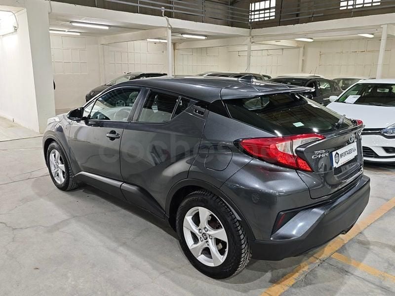 Usado Toyota C-HR Active 122 HP (89 kW) 2018 Cinzento SUV