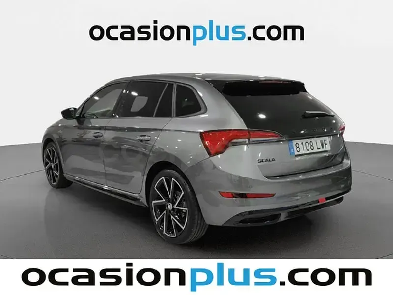 Usado Skoda Scala Monte Carlo 150 CV (110 kW) 2022 Gris / plata Utilitario