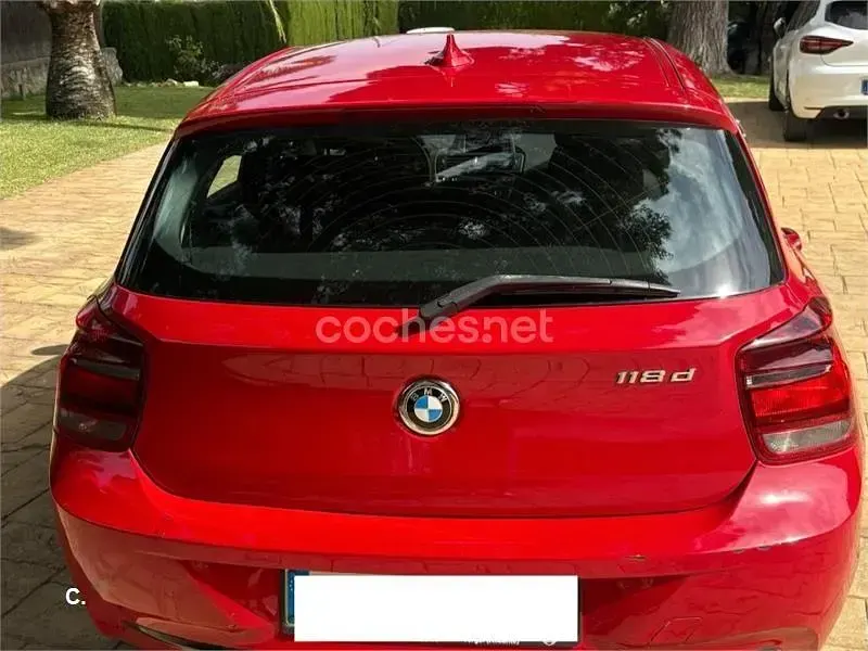 Usado BMW 118 Sport Line 143 CV (105 kW) 2015 Rojo Utilitario