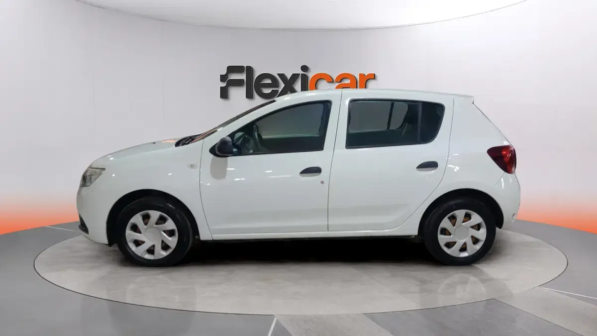 Usado Dacia Sandero Ambiance 75 CV (55 kW) 2018 Blanco Berlina