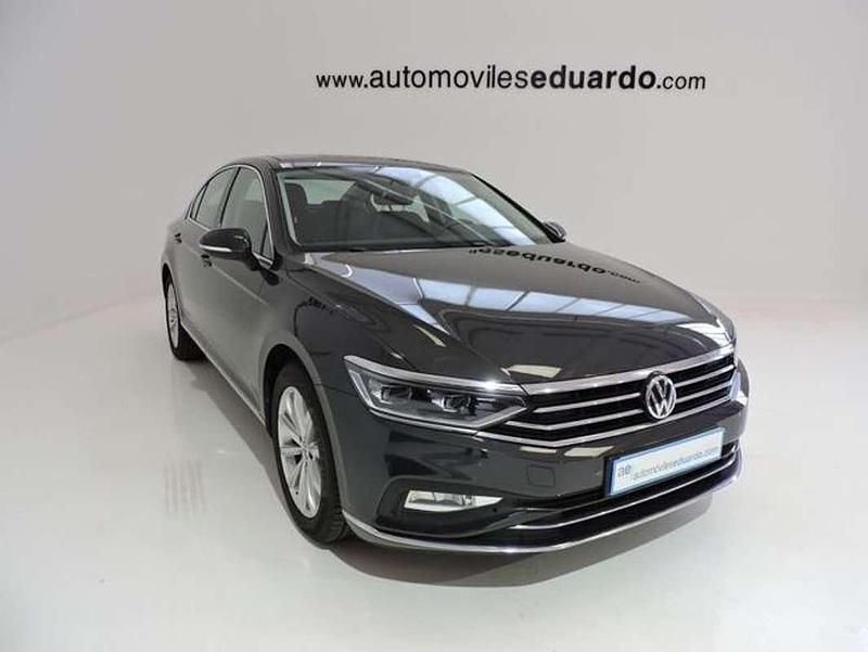 Usado VW Passat 120 CV (88 kW) 2020 Gris Berlina