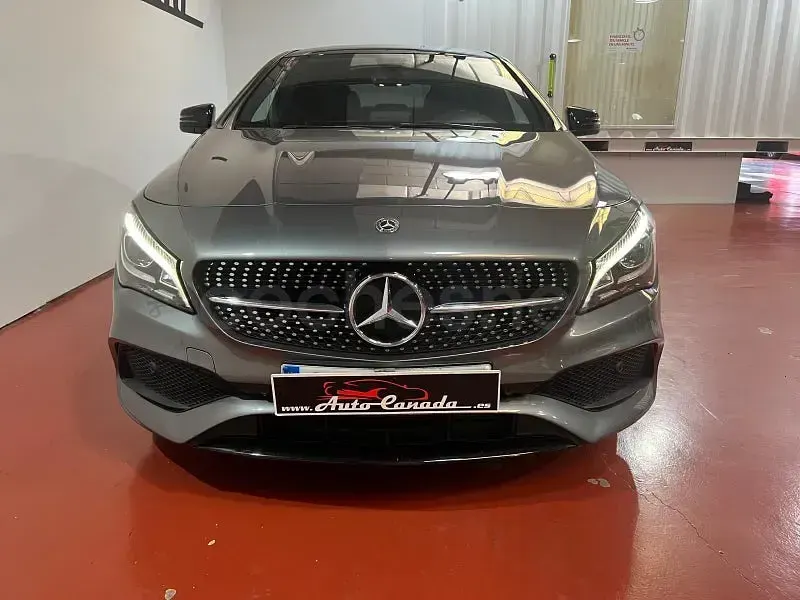 Usado Mercedes CLA200 156 CV (114 kW) 2018 Gris / plata Berlina