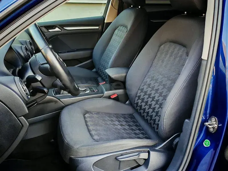 Usado Audi A3 110 CV (80 kW) 2014 Azul Berlina