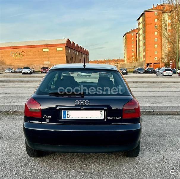 Usado Audi A3 Ambition 110 CV (80 kW) 2000 Azul Utilitario