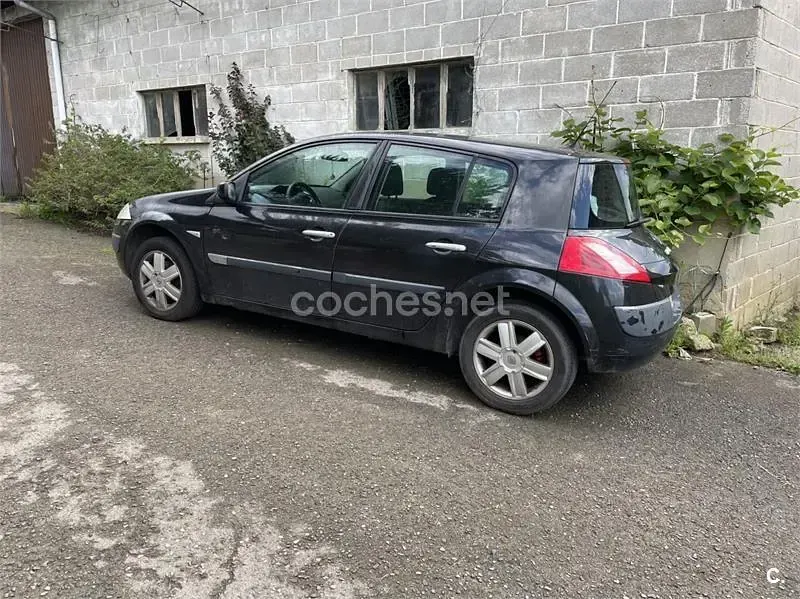 Usado Renault Mégane Authentique 100 CV (73 kW) 2005 Negro Berlina