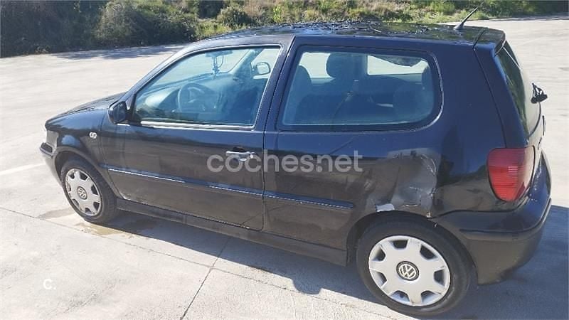 Usado VW Polo Trendline 75 HP (55 kW) 2001 Preto Sedan