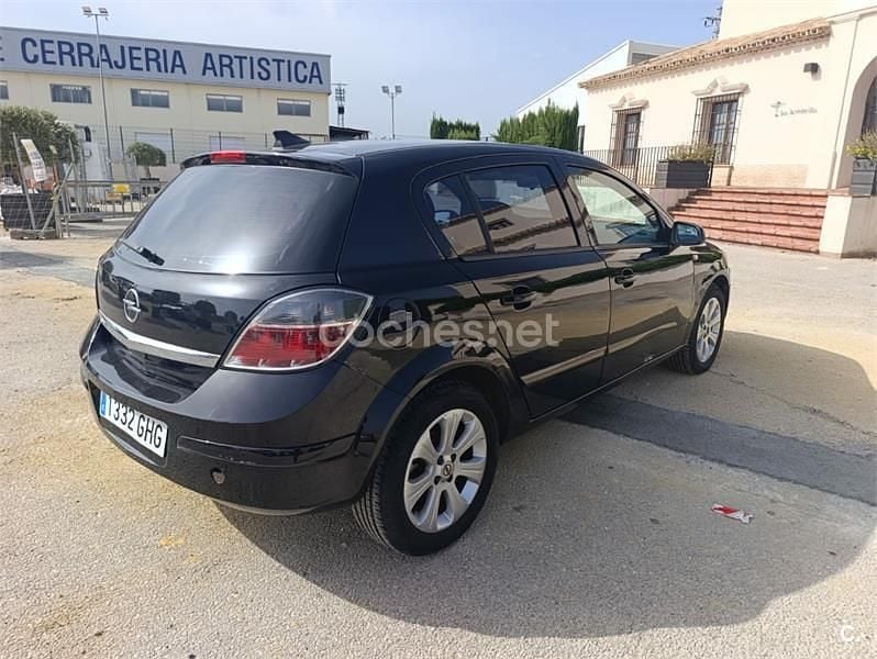Usado Opel Astra Essentia 90 CV (66 kW) 2008 Negro Berlina