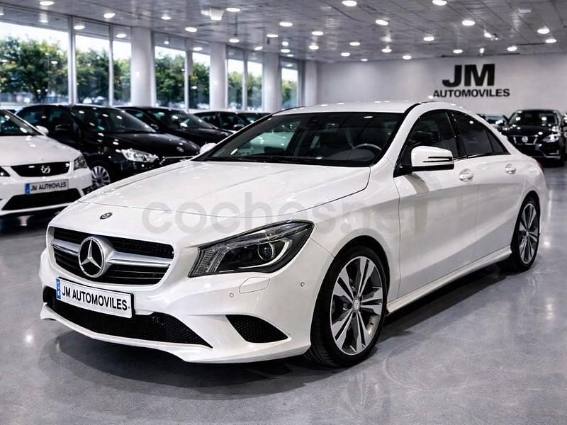 Usado Mercedes CLA200 AMG line 156 CV (114 kW) 2014 Blanco Berlina