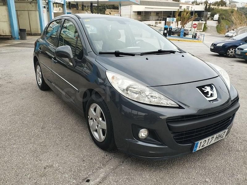 Usado Peugeot 207 Active 75 CV (55 kW) 2012 Gris / plata Berlina