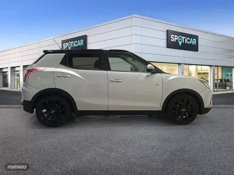 Usado SsangYong Tivoli Limited 115 CV (84 kW) 2019 Gris SUV