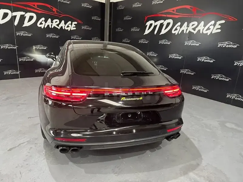 Usado Porsche Panamera 4 E-Hybrid 462 CV (339 kW) 2018 Negro Utilitario