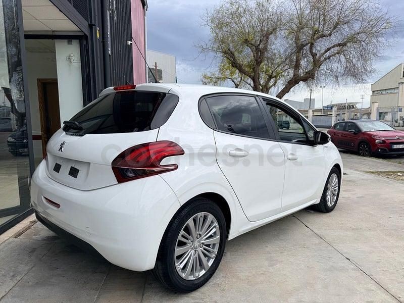 Usado Peugeot 208 Style 82 CV (60 kW) 2017 Blanco Utilitario