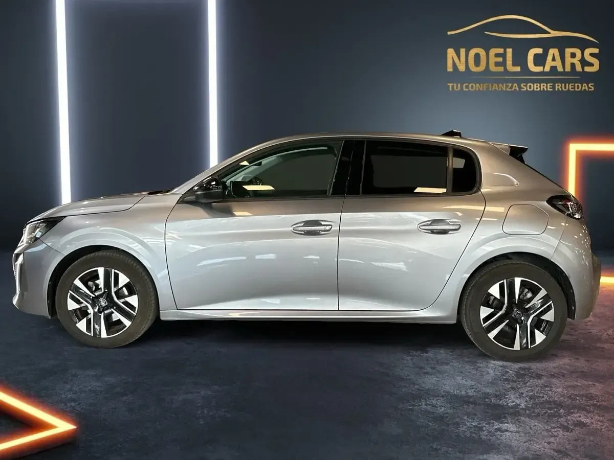 Usado Peugeot 208 Allure 100 CV (73 kW) 2023 Gris Utilitario