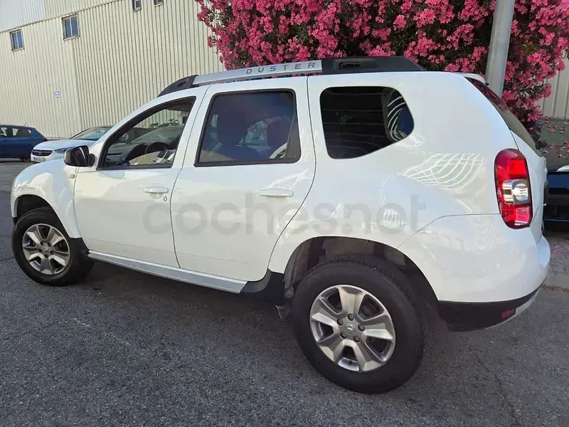 Usado Dacia Sandero Lauréate 90 CV (66 kW) 2014 Blanco Berlina