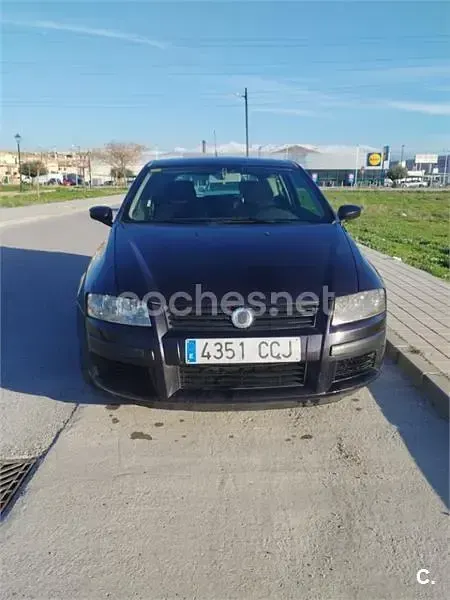 Usado Fiat Stilo 80 CV (58 kW) 2002 Negro Berlina
