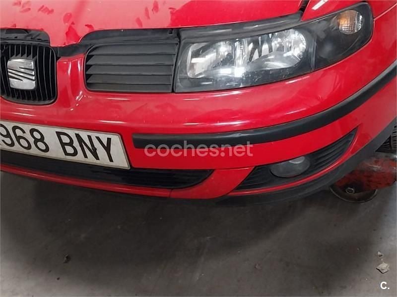 Rojo Usado 2002 Seat Leon Sport Berlina | 2980 € (Precio justo) - Imagen 1/4