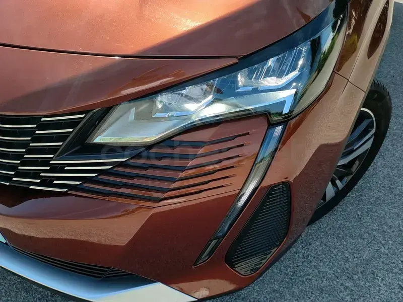 Usado Peugeot 5008 Style 130 CV (95 kW) 2021 Naranja SUV