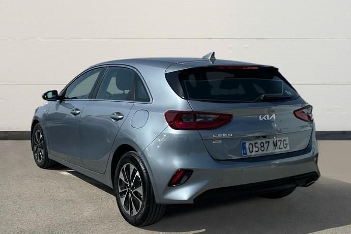 Usado Kia Ceed 101 CV (74 kW) 2025 Plateado Utilitario