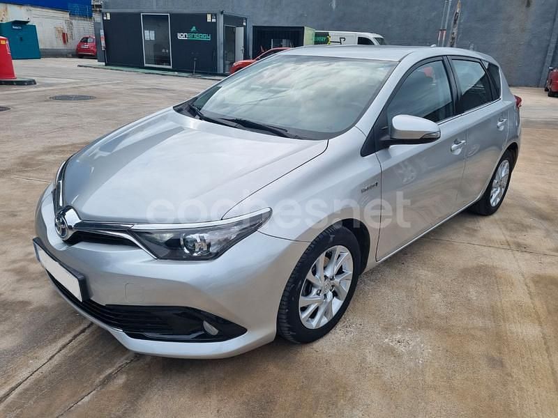 Gris / plata Usado 2015 Toyota Auris Hybrid Active Berlina | 12.500 € (Precio justo) - Imagen 1/4