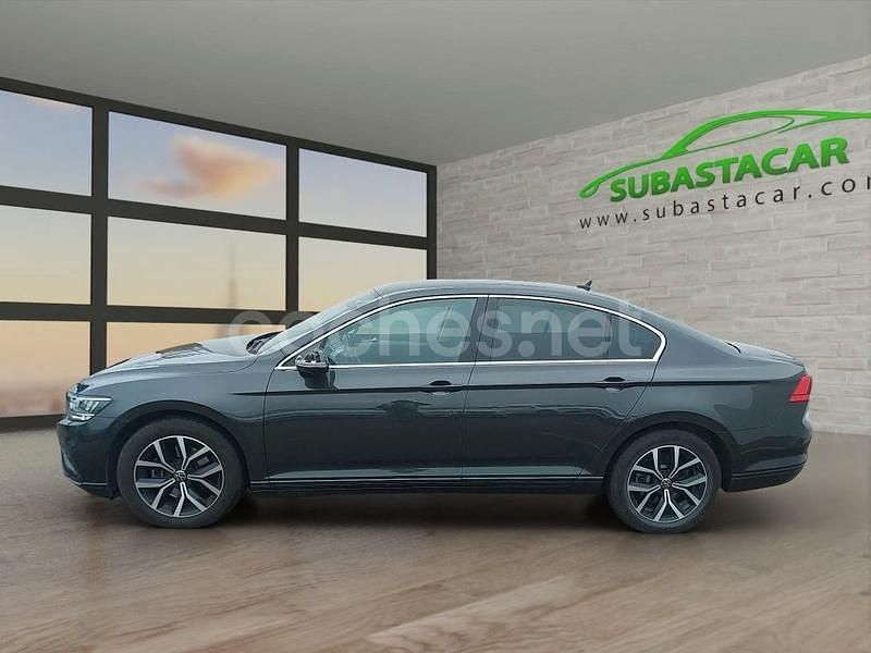 Gris / plata Usado 2020 VW Passat Executive Berlina | 16.900 € (Super precio) - Imagen 1/3
