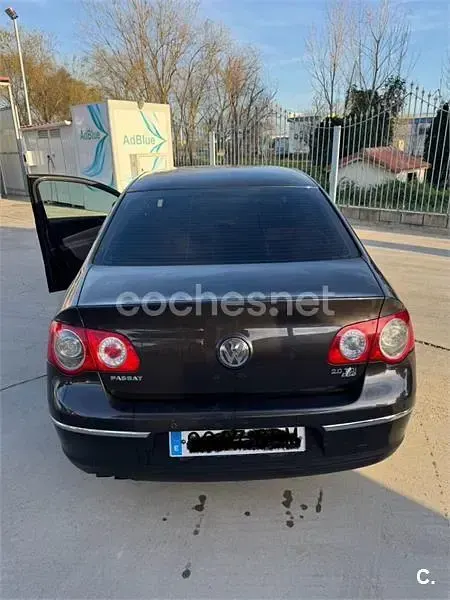 Usado VW Passat Advance 140 CV (102 kW) 2008 Marrón Berlina