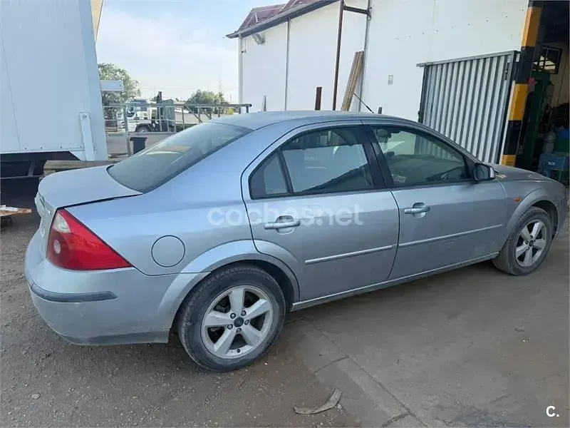 Usado Ford Mondeo Trend 115 CV (84 kW) 2005 Azul Berlina