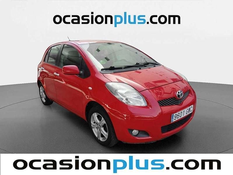 Usado Toyota Yaris 69 CV (50 kW) 2010 Rojo Utilitario