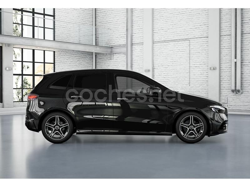 Usado Mercedes B200 AMG line 150 CV (110 kW) 2023 Nachtschwarz  unilack Utilitario