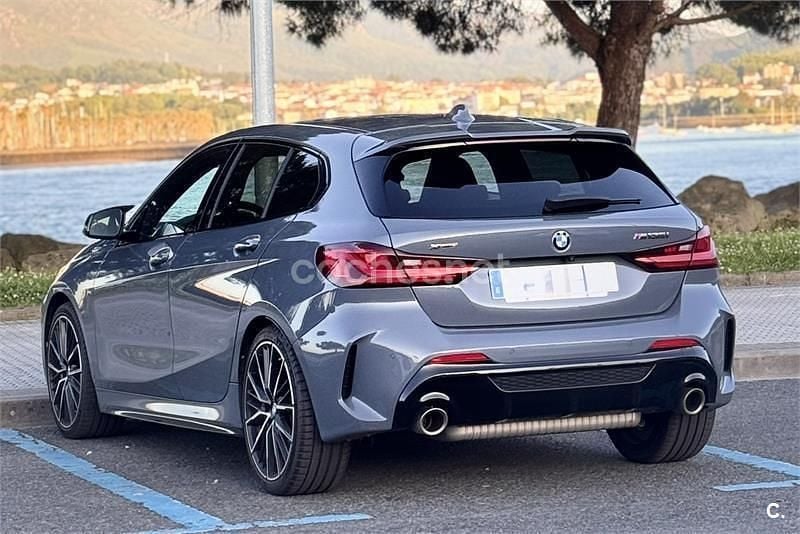 Gris / plata Usado 2020 BMW M135 Comfort Edition Utilitario | 38.900 € (Un poco caro) - Imagen 1/4