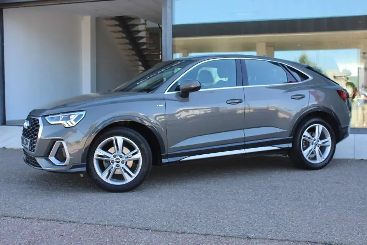 Usado Audi Q3 Sportback S-Line 150 CV (110 kW) 2023 Gris SUV