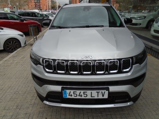 Usado Jeep Compass Limited 130 CV (95 kW) 2021 Gris / plata SUV